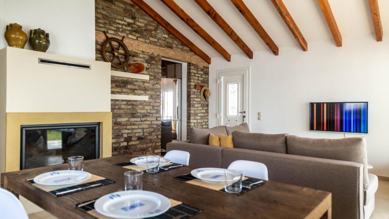 Terracotta Beach House Lefkimmi  Bagian luar foto